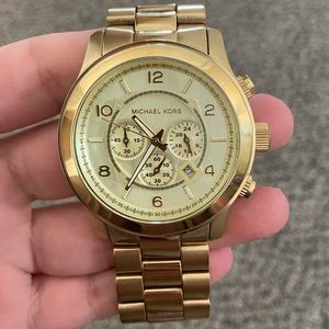 Men’s gold Michael Kors watch 🕰️